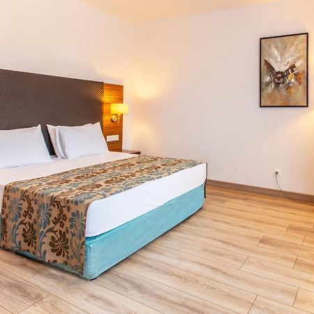 Palm Wings Kusadasi Beach Resort&Spa ภายนอก รูปภาพ