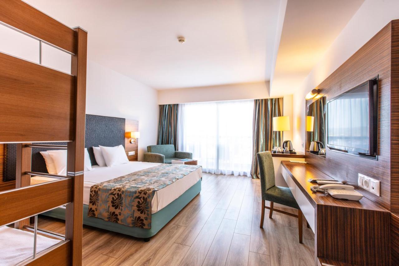 Palm Wings Kusadasi Beach Resort&Spa ภายนอก รูปภาพ
