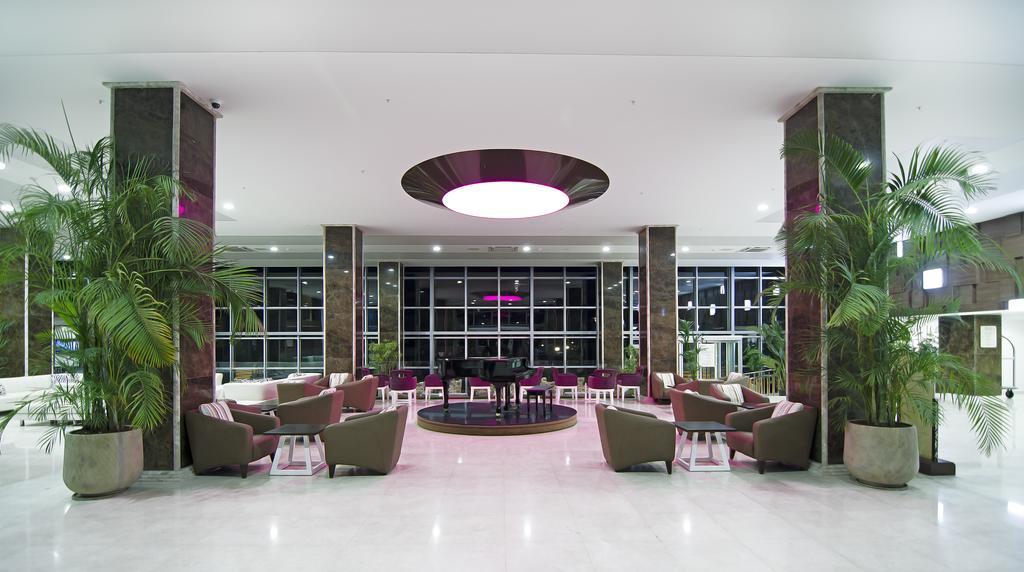 Palm Wings Kusadasi Beach Resort&Spa ภายนอก รูปภาพ