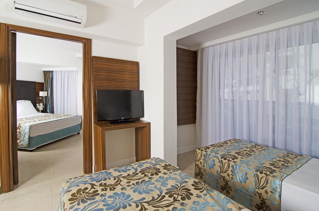 Palm Wings Kusadasi Beach Resort&Spa ภายนอก รูปภาพ